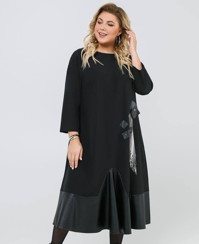 Платье с фигурным кожаным воланом и декором, черное