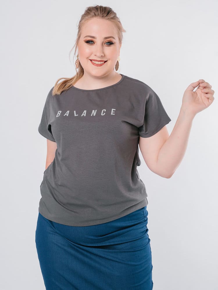 Свободная футболка с надписью "balance", графит