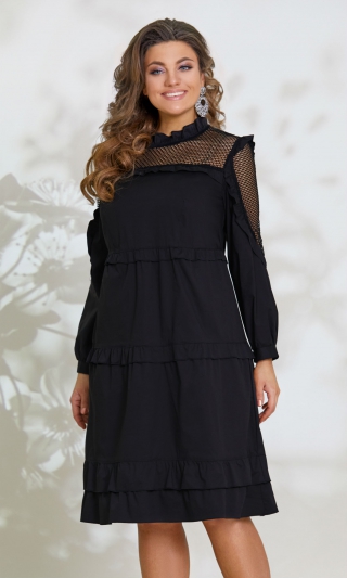 Чёрное платье с рюшами и кокеткой из отделочной ткани