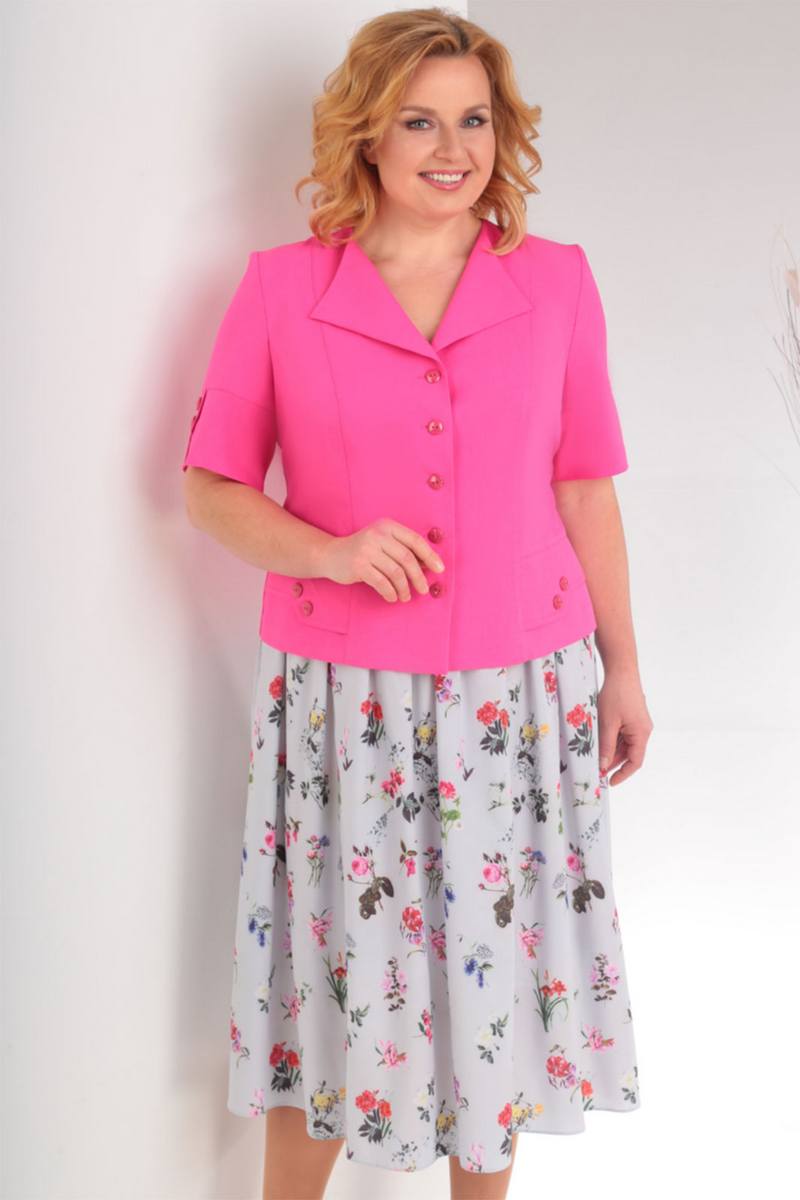 Комплект из юбки и розового жакета с коротким рукавом