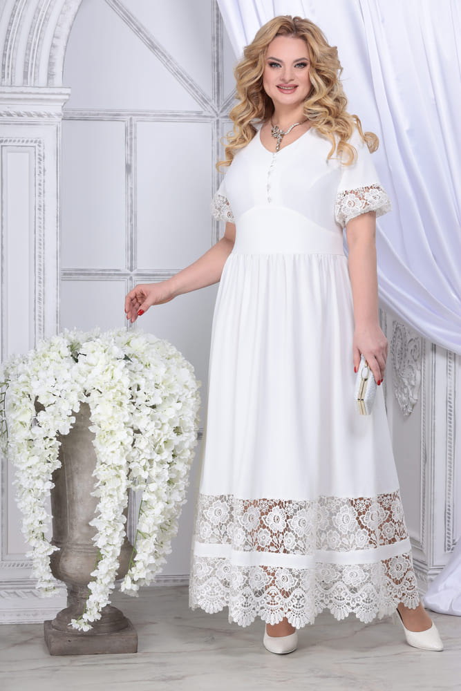 Длинное приталенное платье с кружевом, белое