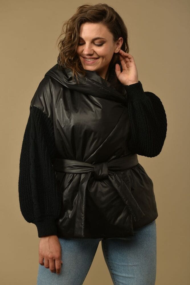 Комбинированная куртка с капюшоном и поясом, черная