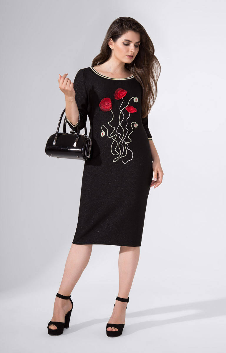 Трикотажное платье с блеском и объемной аппликацией, черное