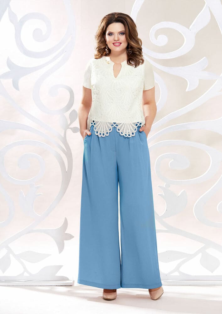Комплект из широких брюк и блузки с кружевом, голубой