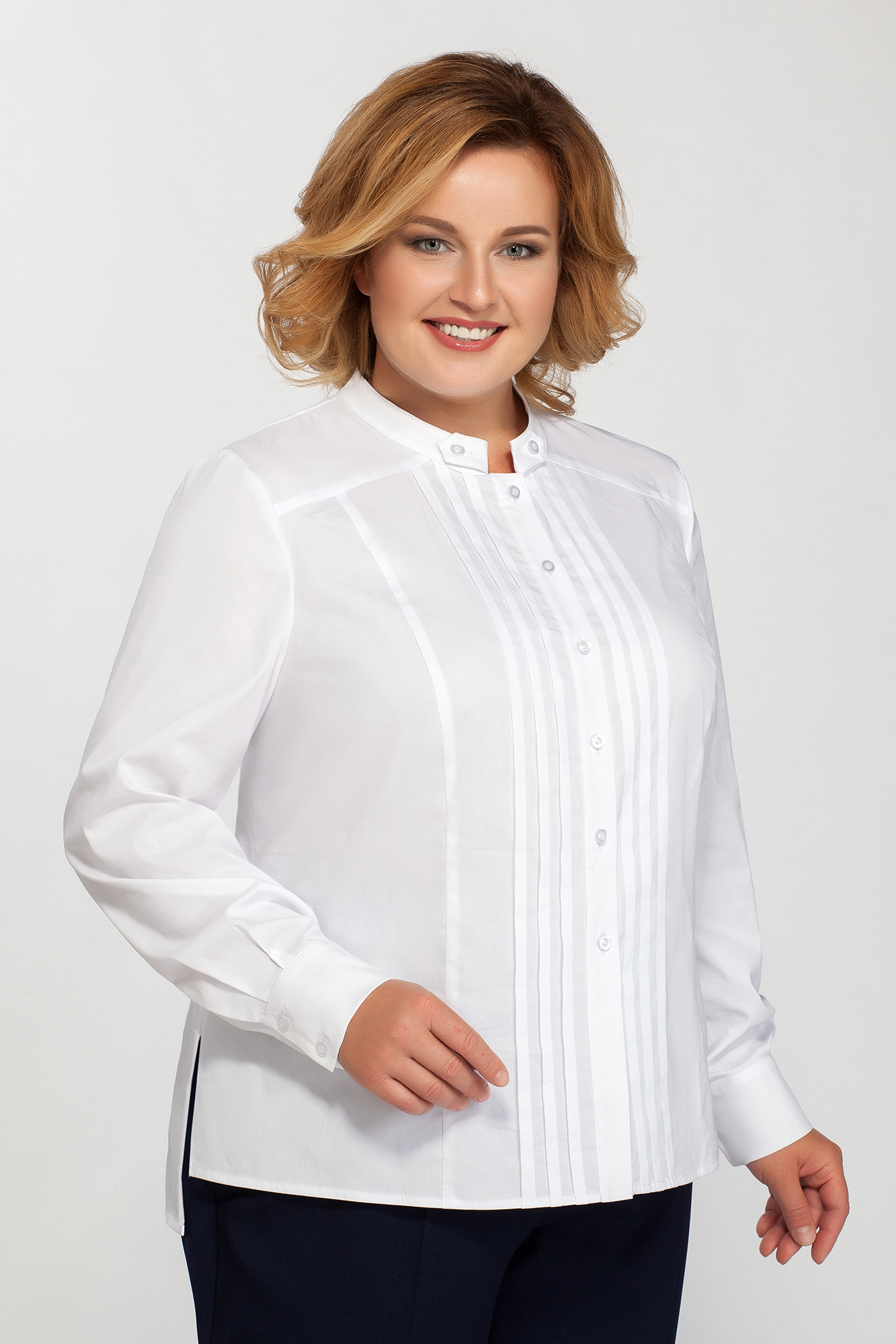 Блуза с декоративными вертикальными складками, белая