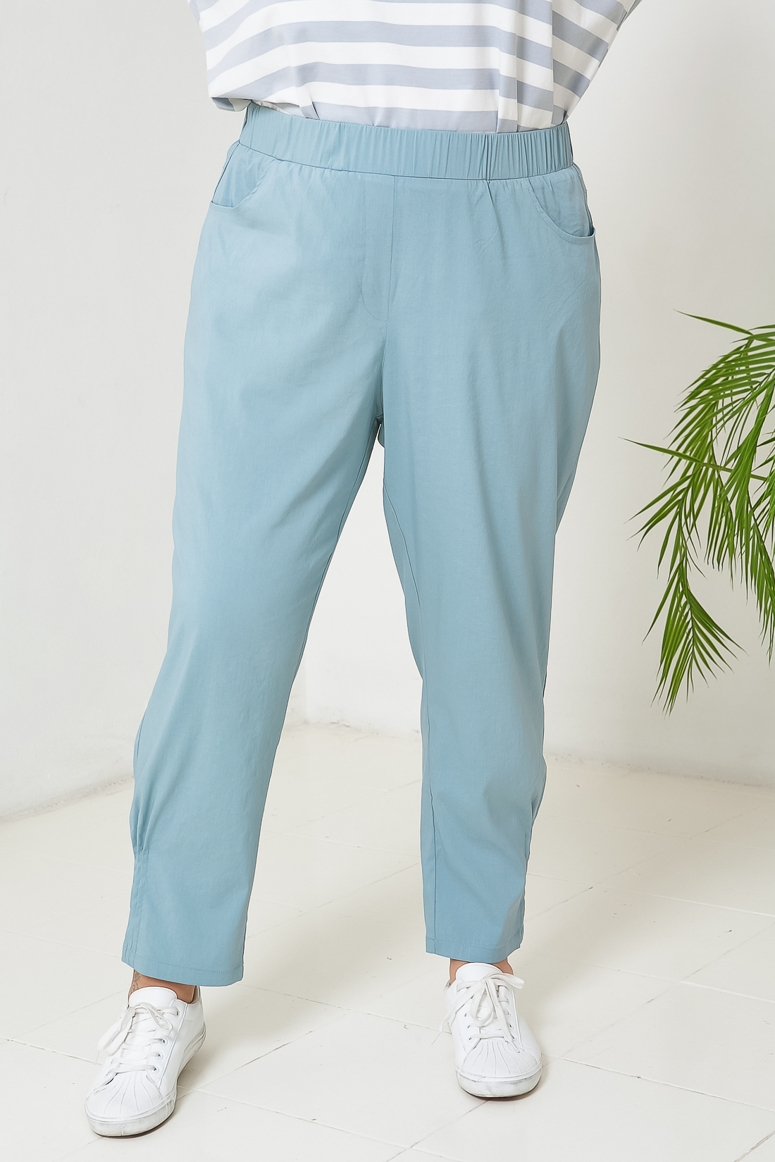 Легкие укороченные брюки с широким поясом, серо-зеленые