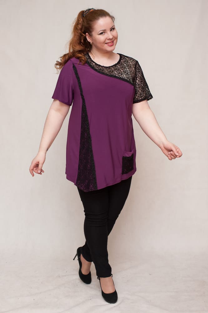 Блуза с кружевными вставками и карманом, фиолетовая