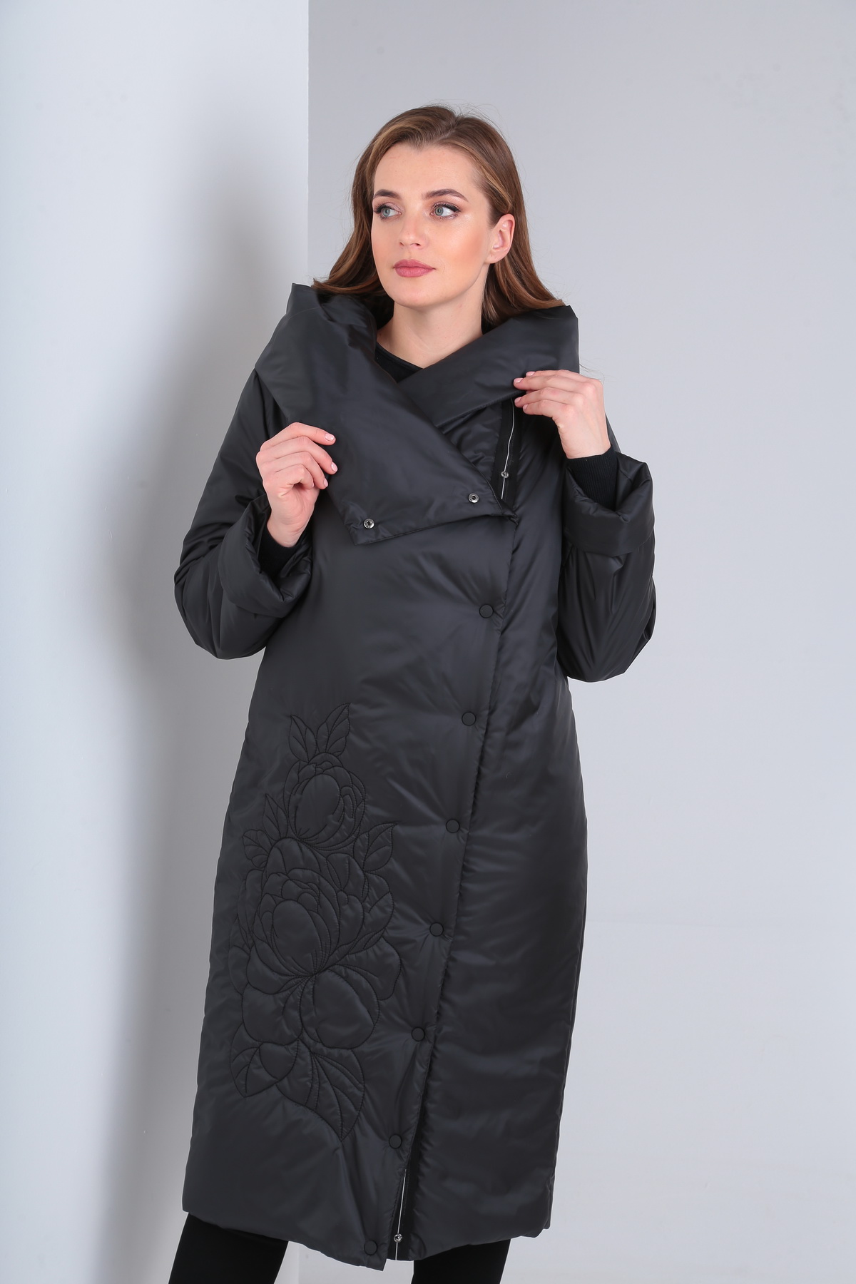 Приталенное пальто с асимметричной застежкой на кнопках, черное