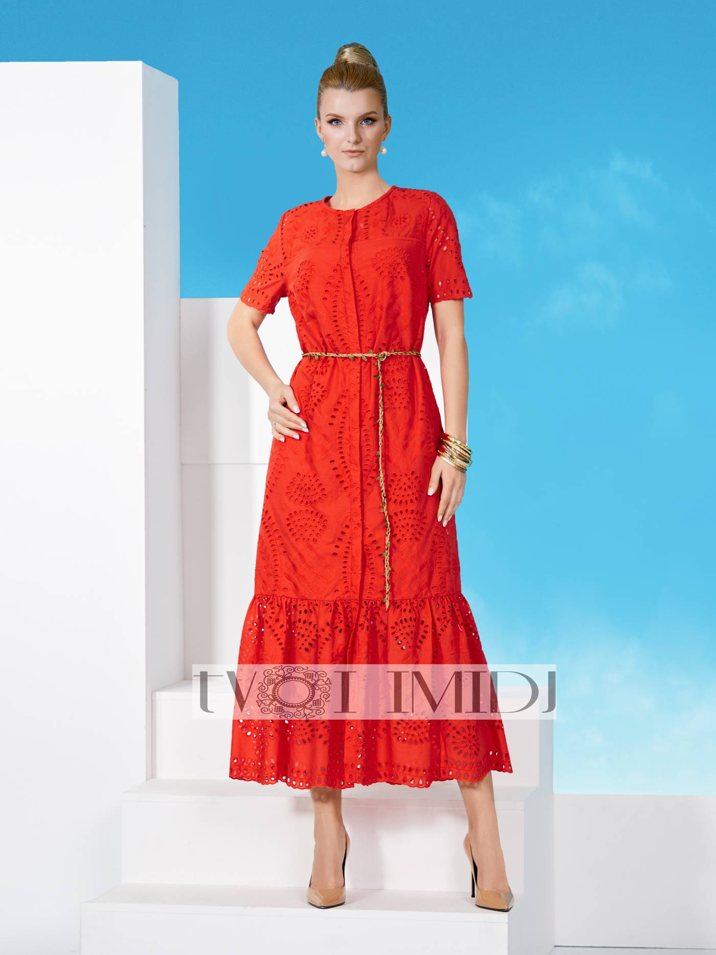 Летнее расклешенное платье со съемным поясом, красное