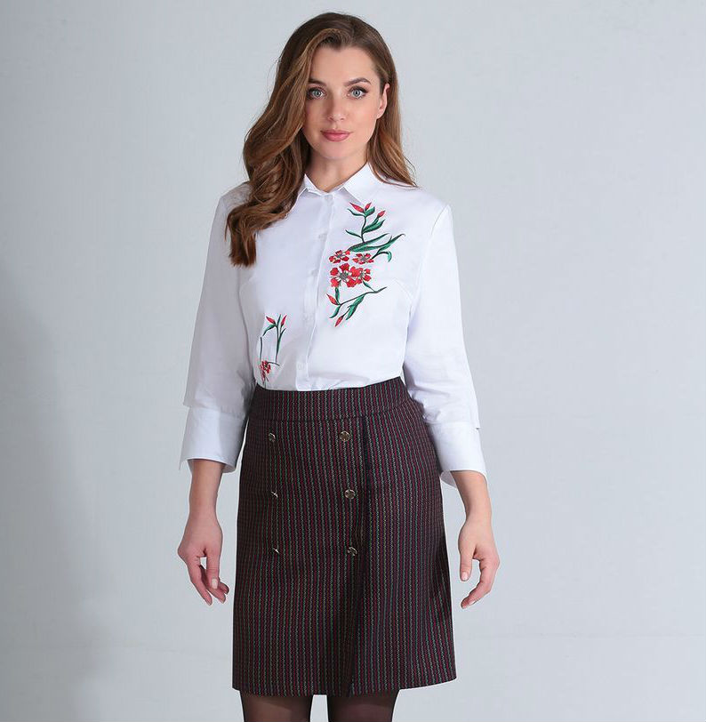 Комплект из юбки в полоску и блузки с вышивкой, коричневый с белым