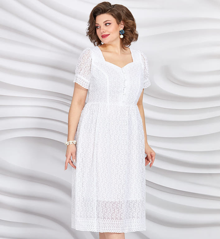Шифоновое приталенное платье с коротким рукавом, белое