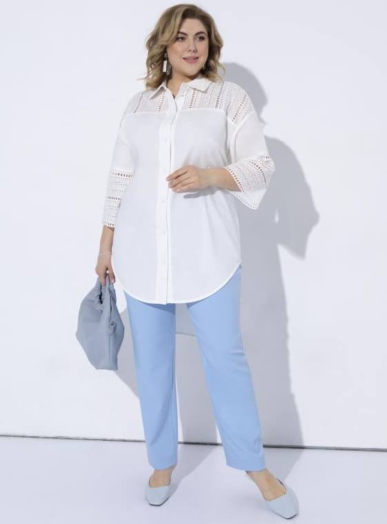 Комплект из брюк и легкой блузки с хлопковым ришелье, белый с голубым