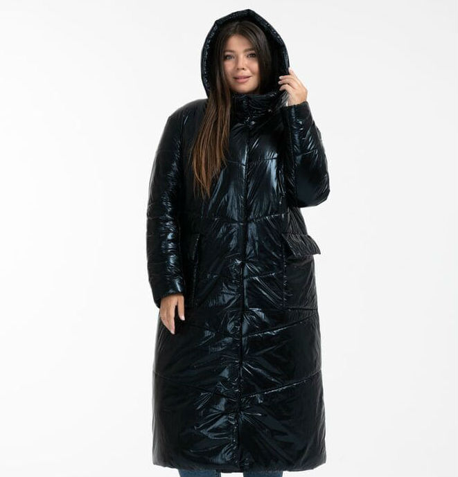 Длинное прямое пальто с объемным капюшоном, черное с блеском
