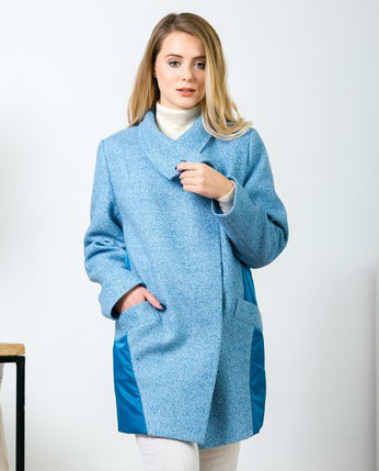 Демисезонное пальто с двубортной асимметричной застежкой, голубое