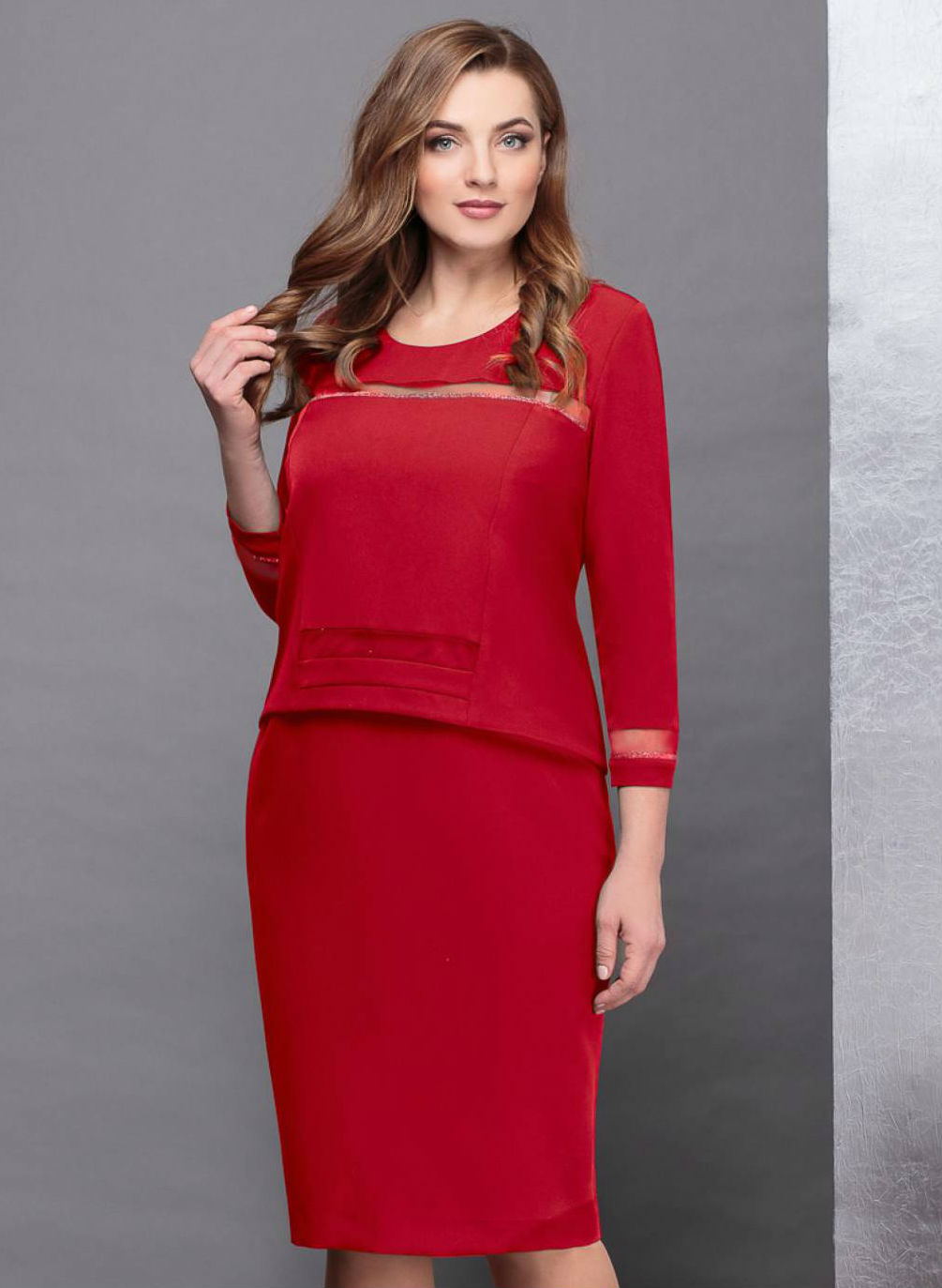 Приталенное платье со вставками из сетки, красное