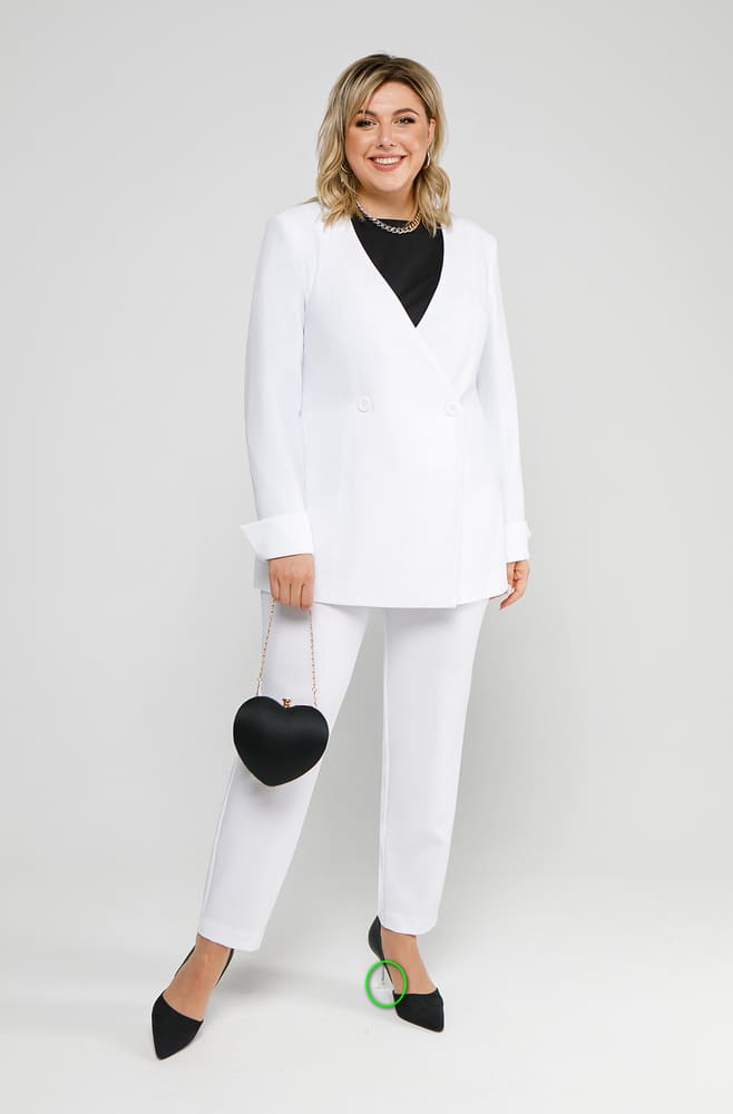 Комплект из брюк и жакета с широкой отложной манжетой, белый