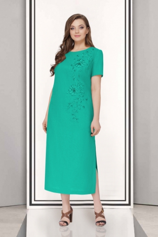 Зеленое льняное платье с авторской вышивкой