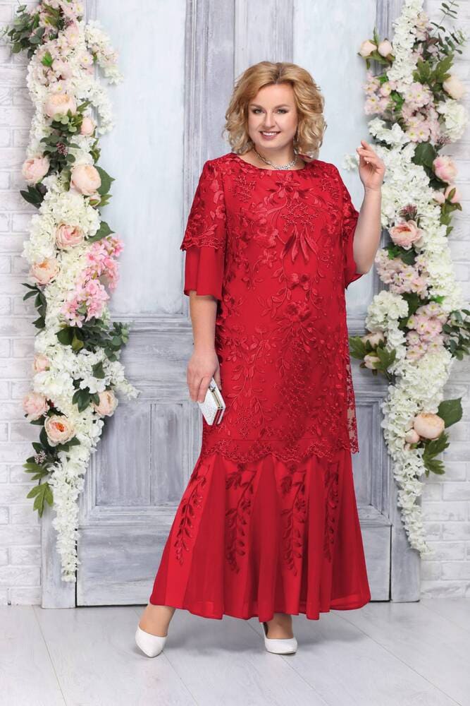 Длинное платье крупными складками на юбке и декором, красное