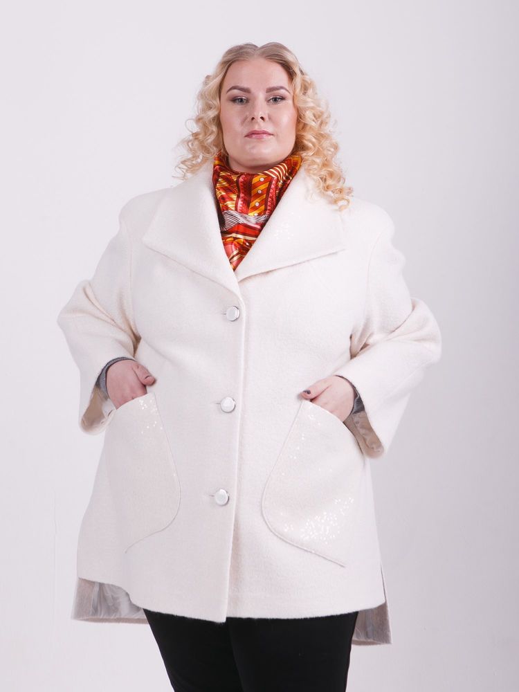 Прямое драповое пальто с отделкой пайетками, белое