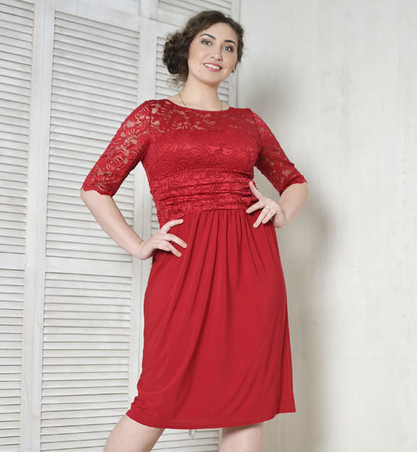Платье с французским кружевом и драпировкой, красное