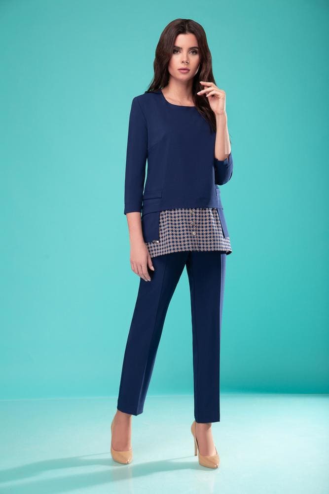 Комплект из брюк и блузки с контрастной баской, темно-синий