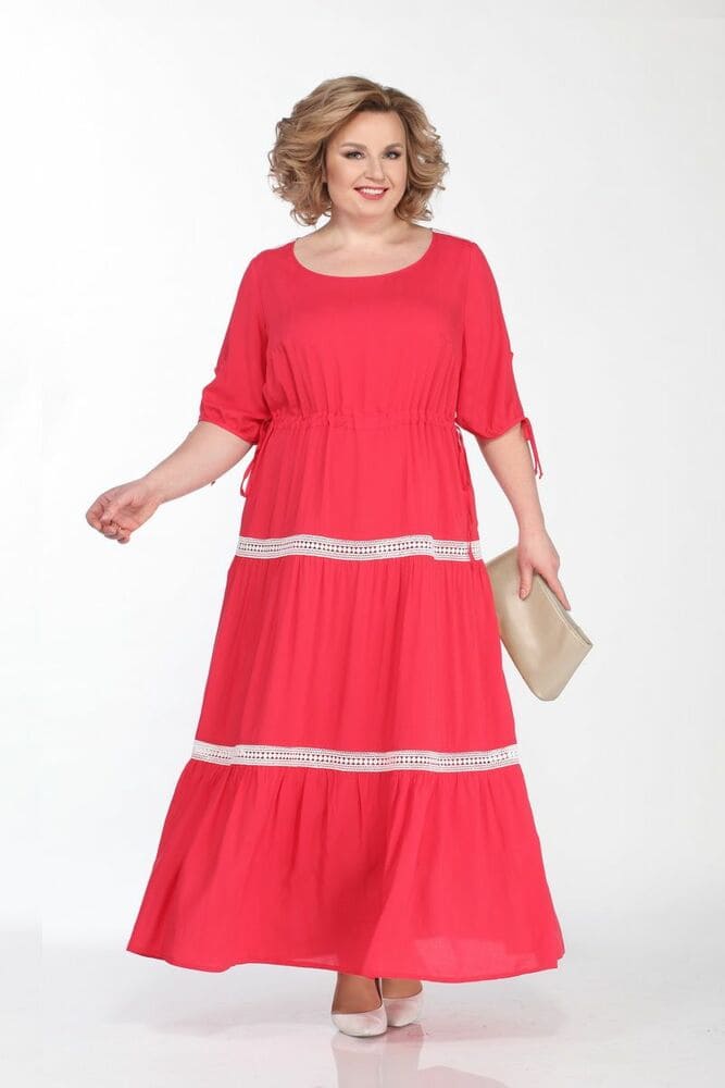Длинное расклешенное платье с кружевными вставками, красное