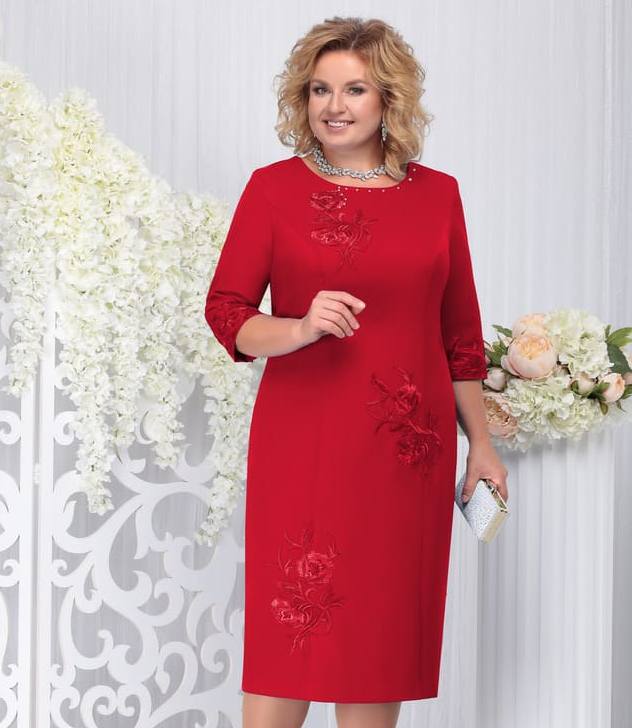 Приталенное платье с крупными цветочными аппликациями, красное
