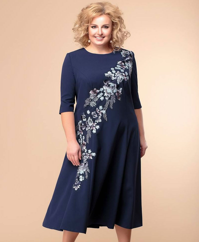 Расклешенное платье-годэ с кружевной аппликацией, синее