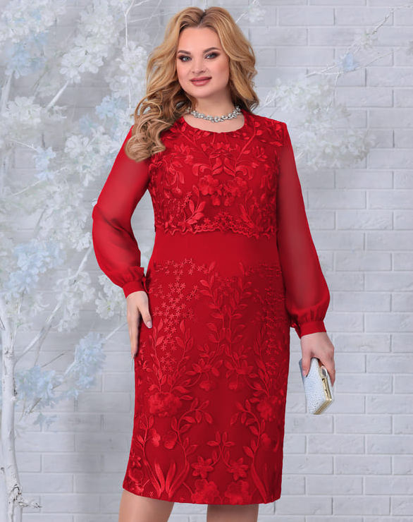 Платье с наложением гипюра и шифоновым рукавом, красное