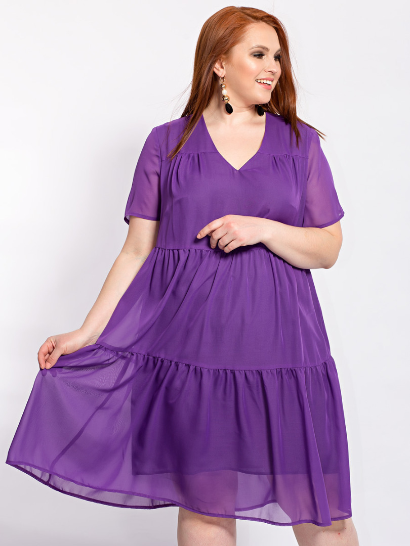 Легкое летнее платье с широкими ярусами, фиолетовое
