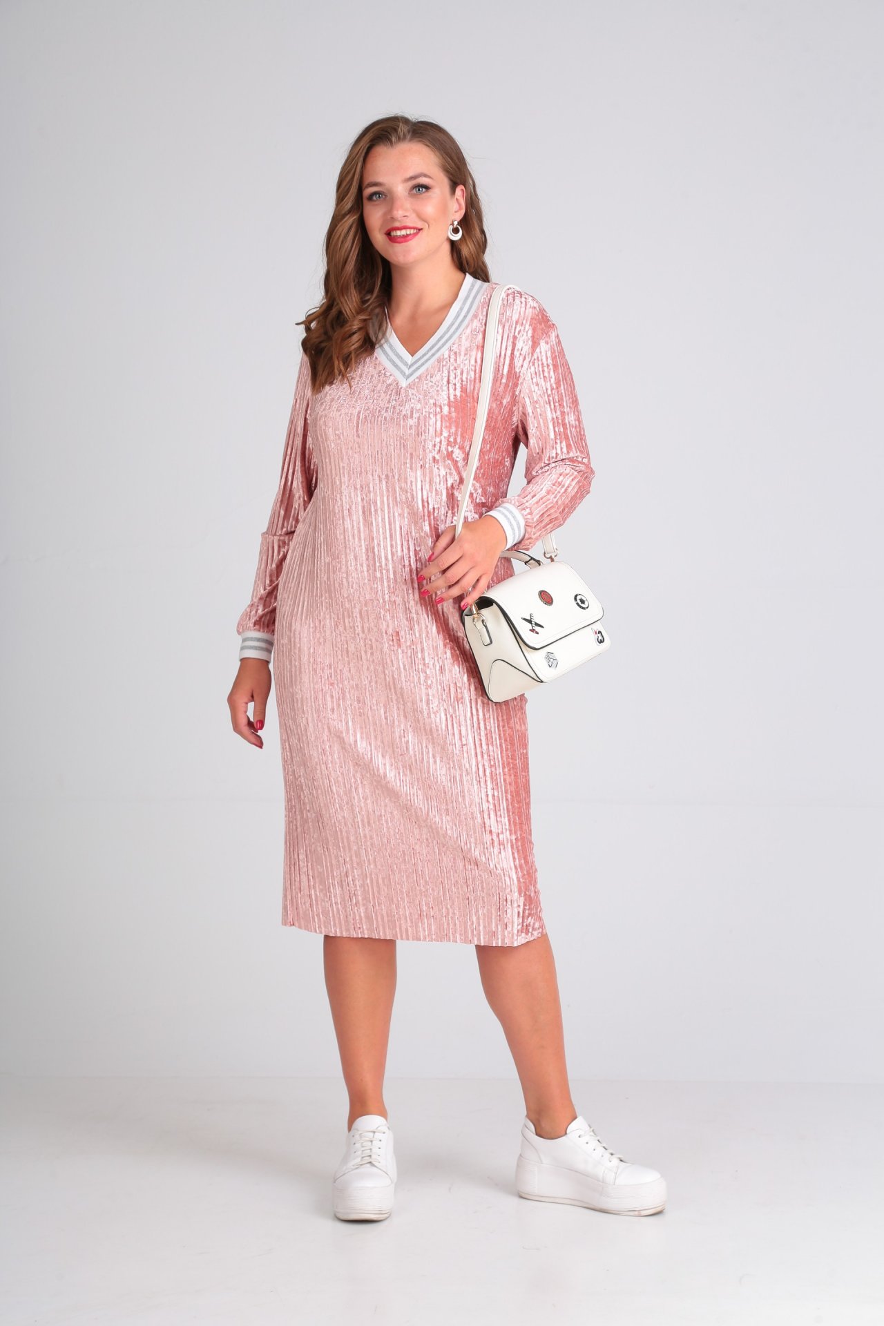 Прямое велюровое платье с довязом, розовое