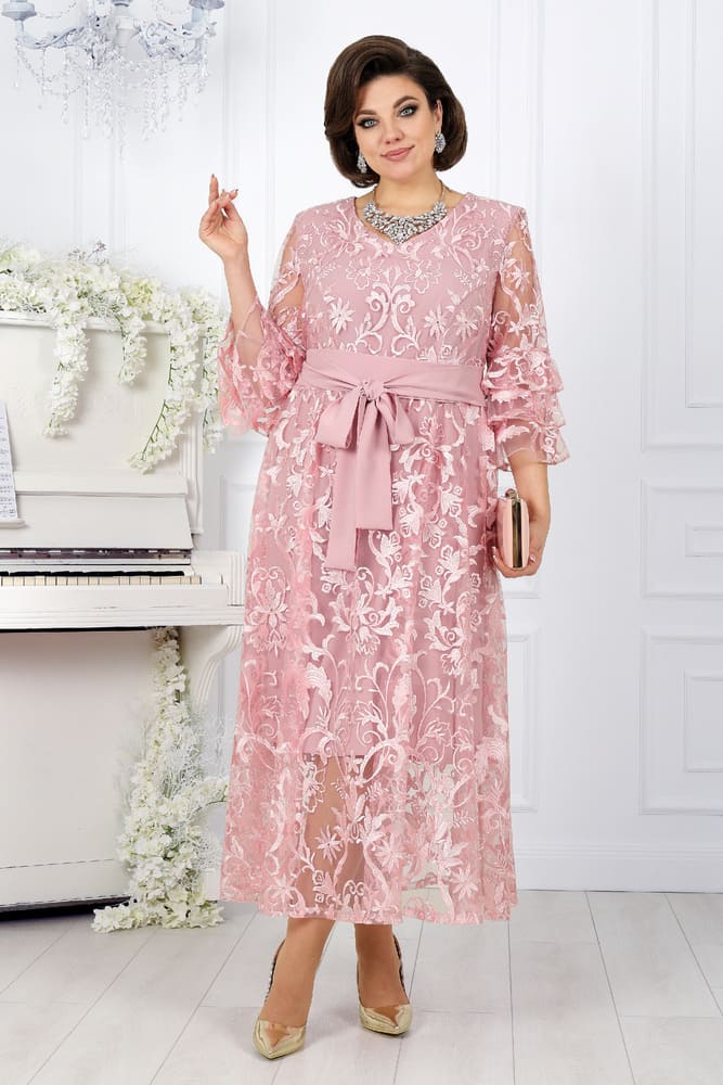 Длинное гипюровое платье с поясом, розовое