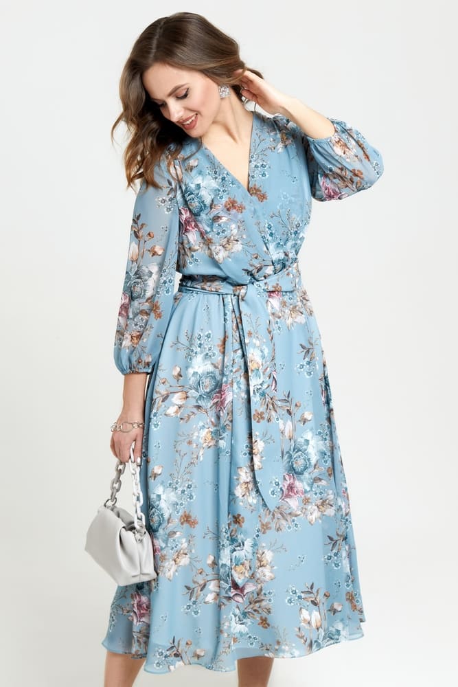 Расклешенное платье с поясом, голубое в цветы