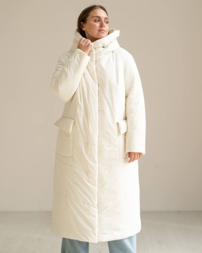 Длинное зимнее пальто с объемным капюшоном, молоко
