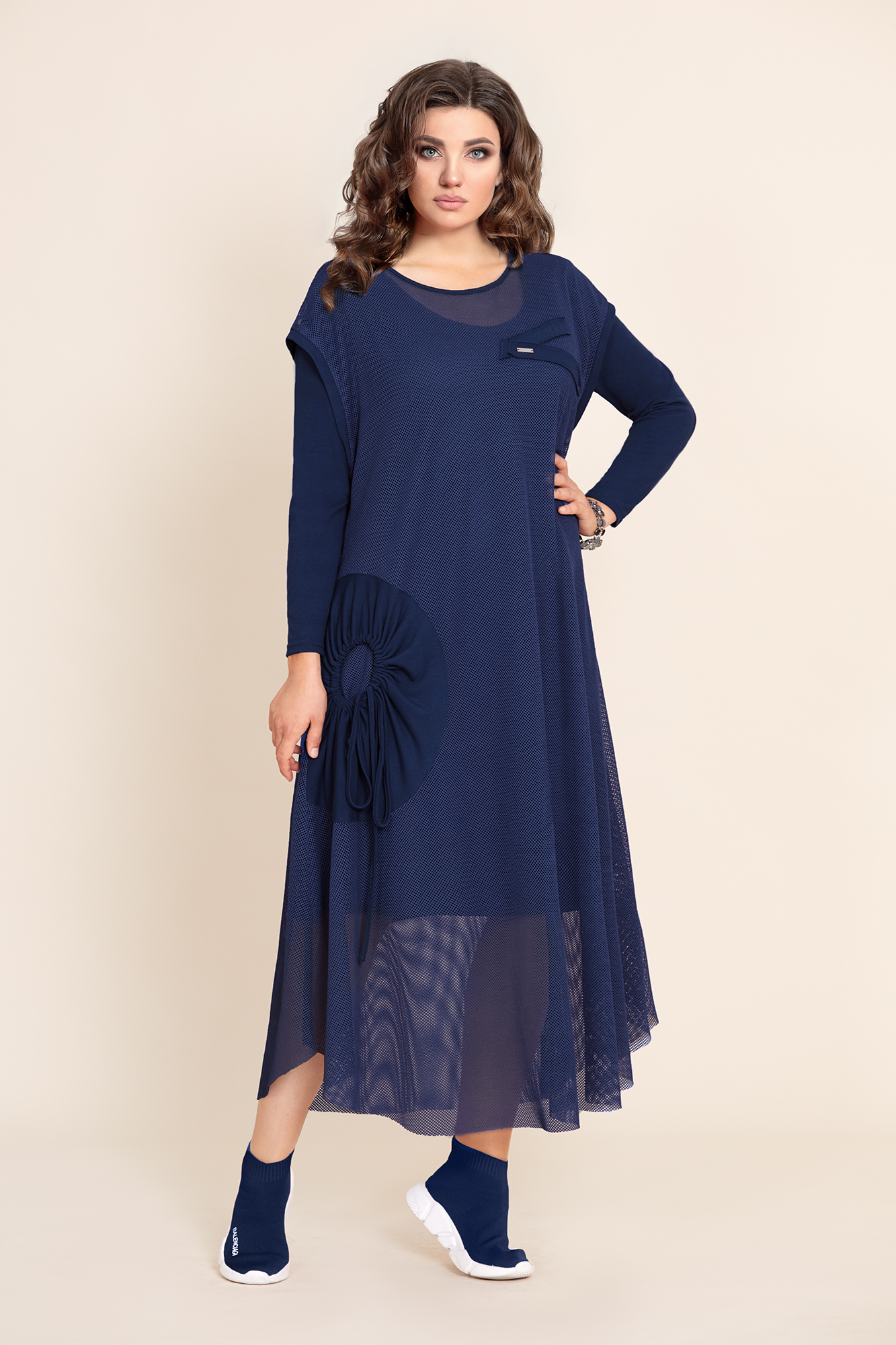 Комплект из платья и свободной накидки с декором, темно-синий