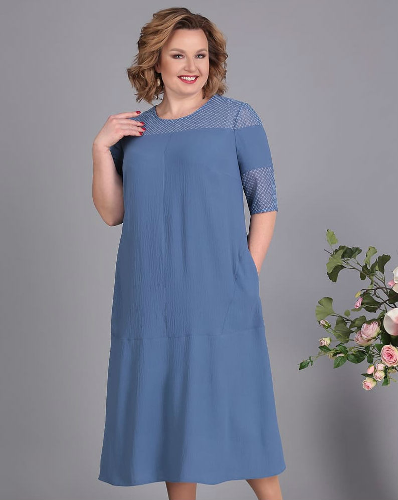 Свободное платье с ажурной вышивкой, синее