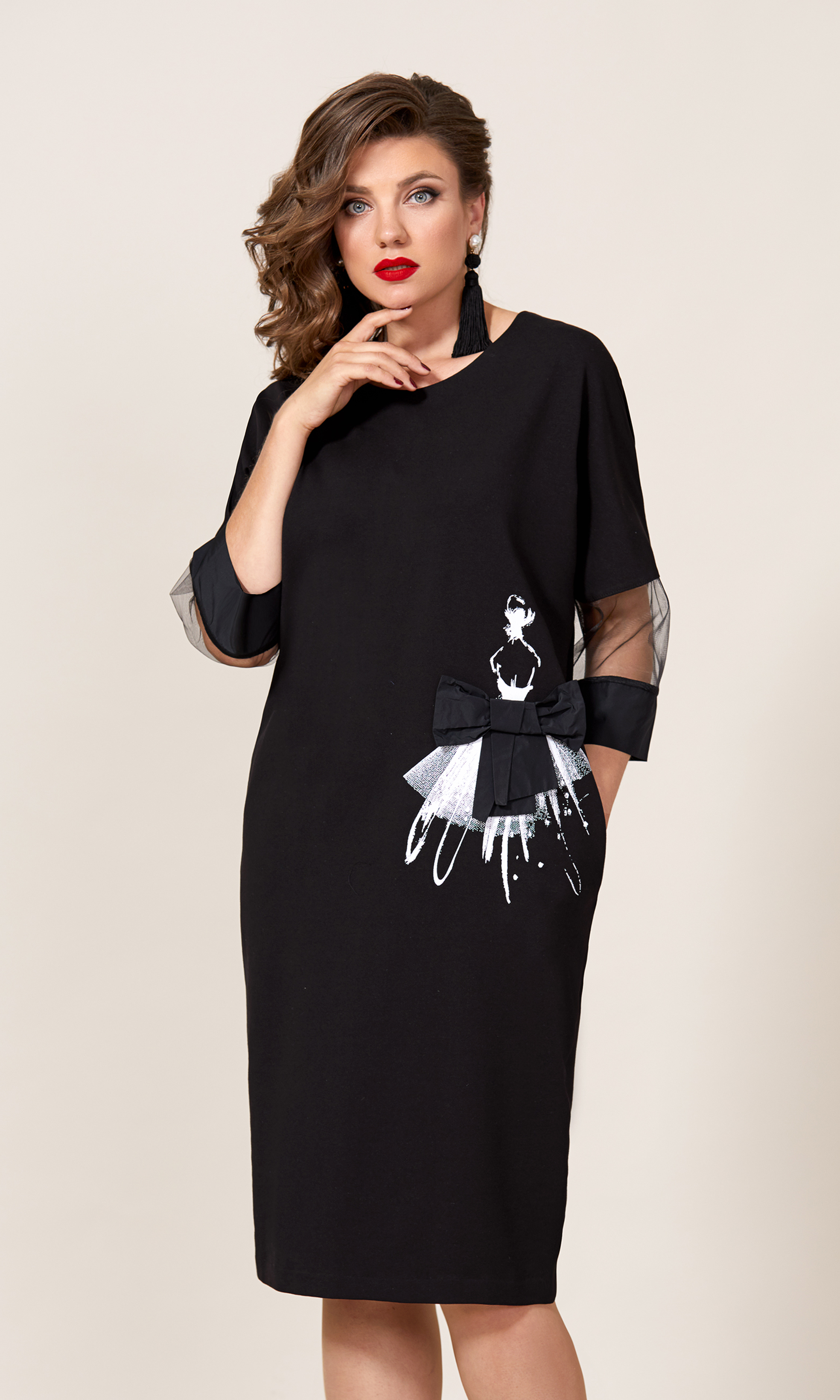 Трикотажное платье с дизайнерской печатью и бантом, черное