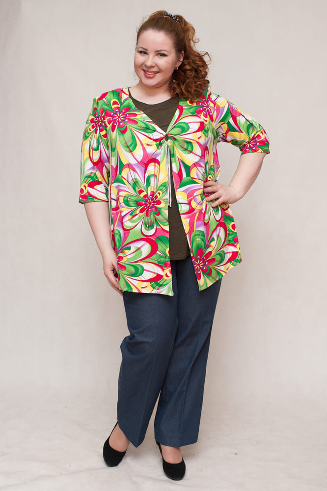 Блуза с ярким цветочным принтом