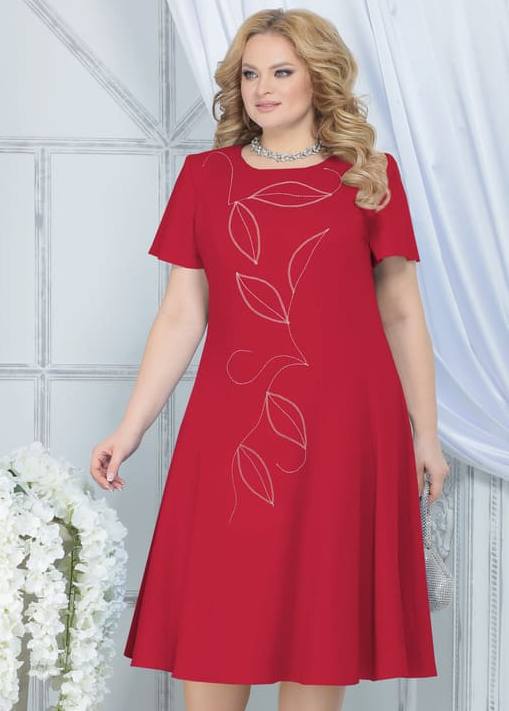 Приталенное платье с декором вышивкой со стразами, красное