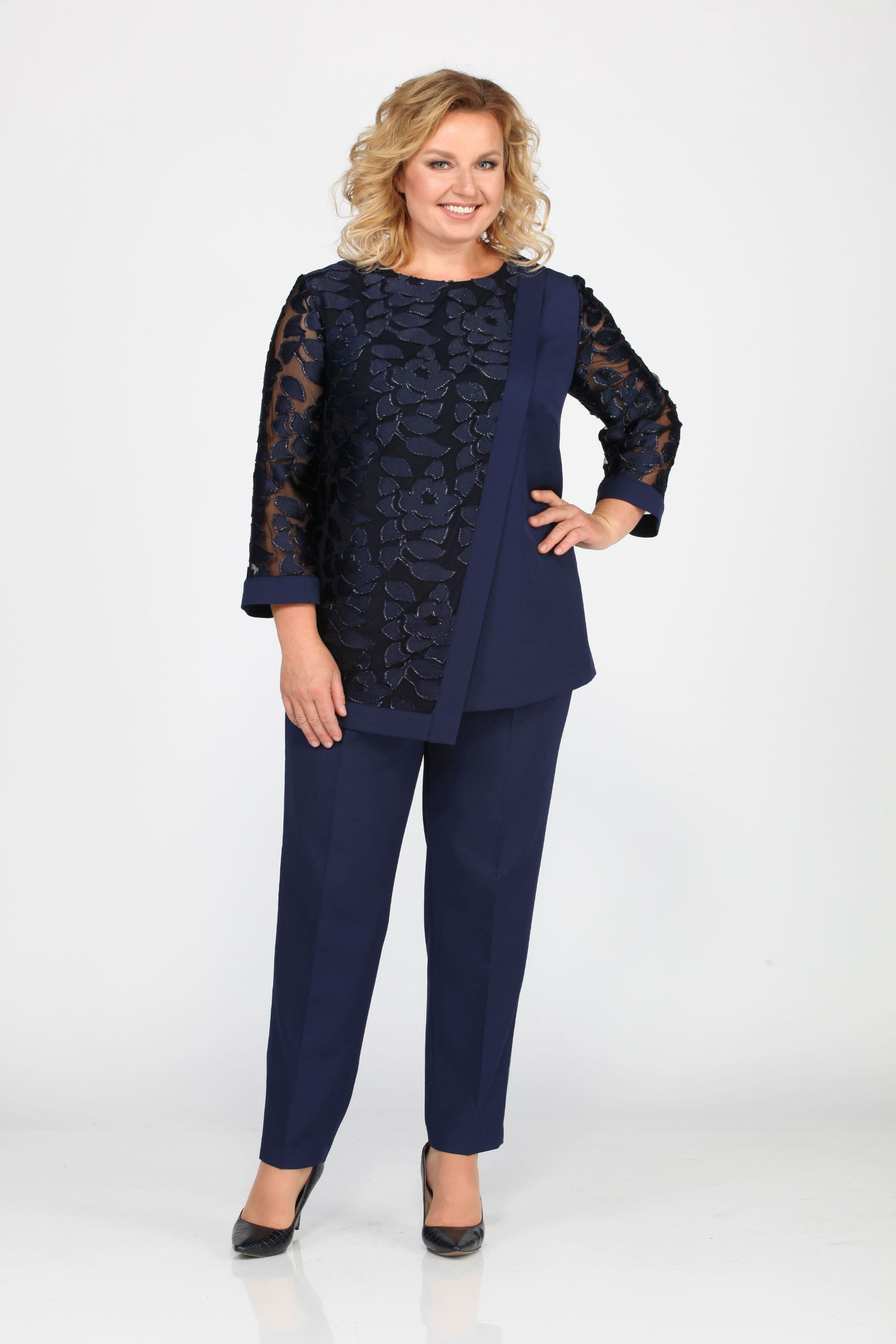 Комплект из прямых брюк и блузона с кружевным декором, темно-синий
