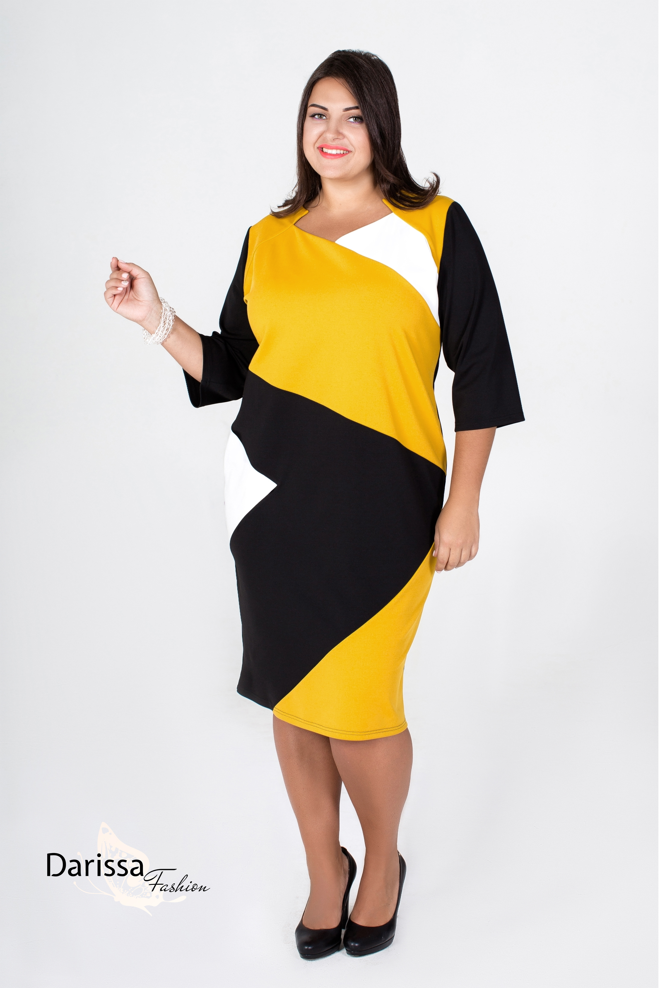 Прямое платье с асимметричными подрезами, черное с желтым