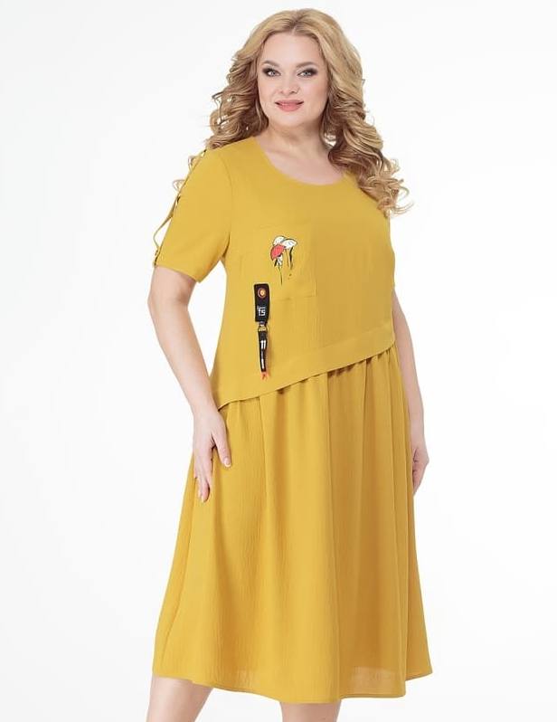 Платье с косым подрезом и декором, желтое