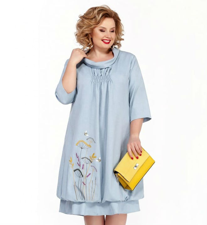 Свободное платье с воротником-хомут и сборками, голубое