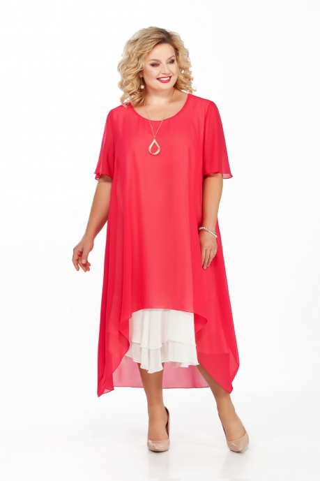 Просторное платье с асимметричным низом, красное