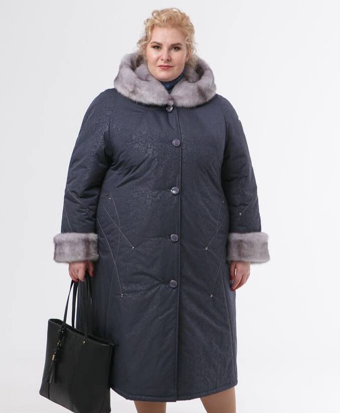 Зимнее пальто с эко-мехом норки и декором, серое