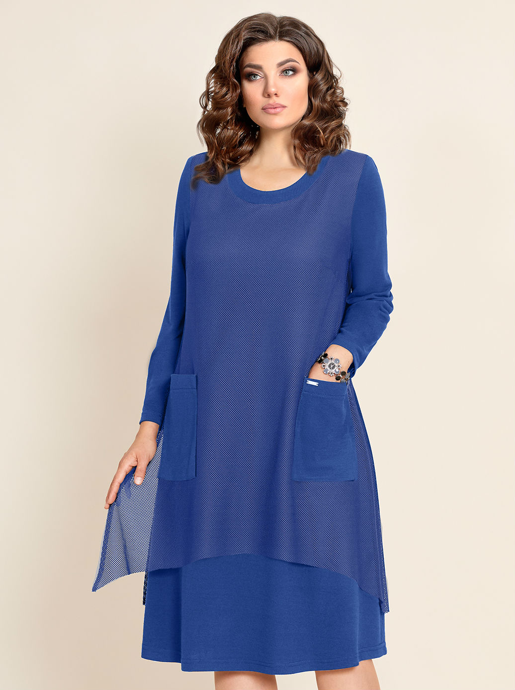 Двухслойное трикотажное платье с разрезами, синее