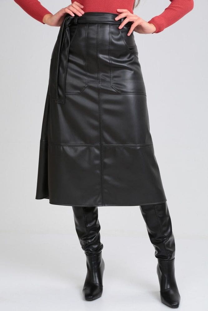 Кожаная юбка с горизонтальными подрезами, черная