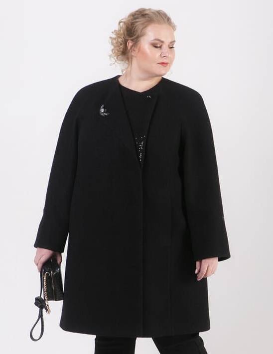 Демисезонное пальто с дизайнерской брошью, черное