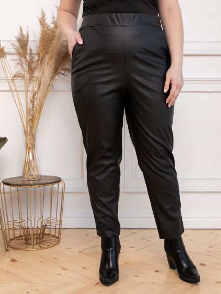 Зауженные брюки из эко-кожи, черные