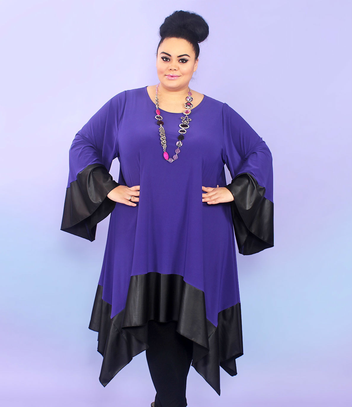 Платье-туника с перепадом длины и отделкой под кожу, фиолетовое